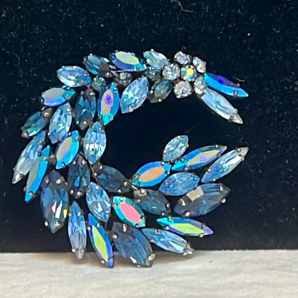 Gustave Sherman Open Wreath Brooch Vintage